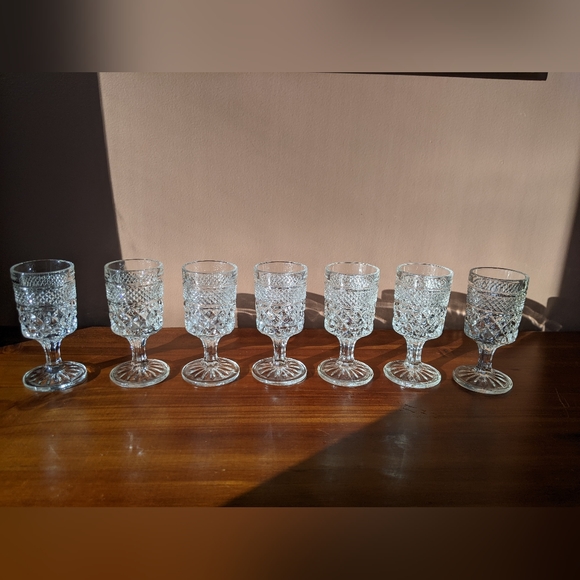 Vintage 80s Crystal Cordial Glasses - Set of 7 - Picture 3 of 5